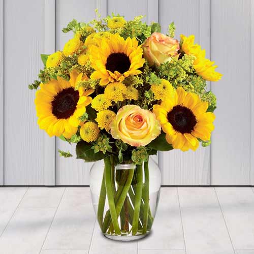 Send Bright Sunflower & Rose Bouquet For Mother’s Day | Sunflowers Bouquet For Mom