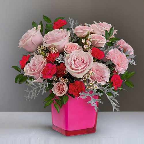 Simply Elle – Elegant Pink Roses Floral Arrangement In The USA | Endless Romance Floral Arrangement