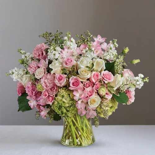 Roses In The Sun – Elegant Pink & White Rose Bouquet In The USA | Elegant Floral Harmony