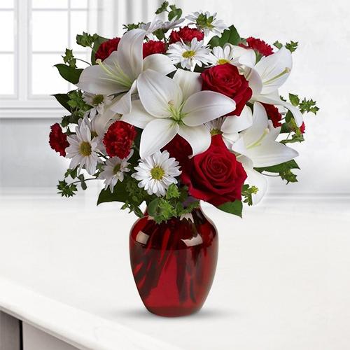 Forever Freshness-Send Rose And Lily Bouquet To USA